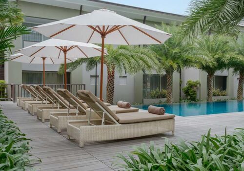 Sun loungers to enjoy at Chesa Canggu pool side